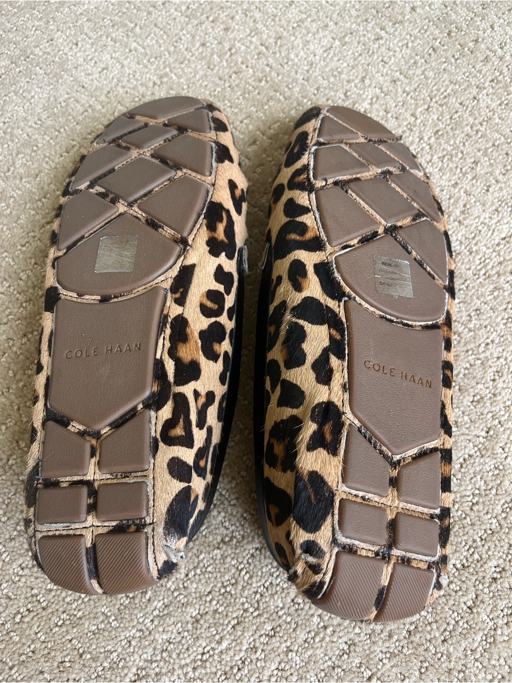 Cole Haan Driving Mocs in Animal Print. Size 8B - Picture 4 of 9